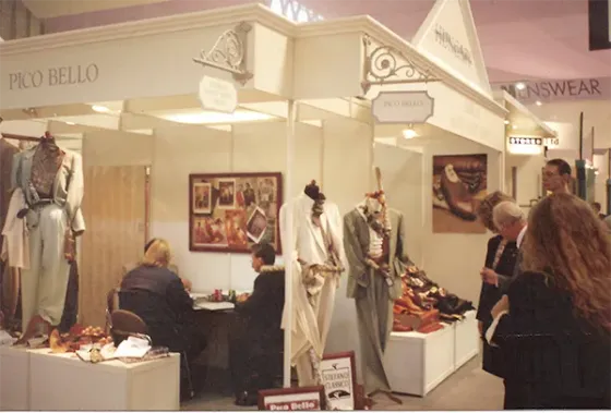 A Pico Bello kiállítási standja a birminghami divathéten, 1996