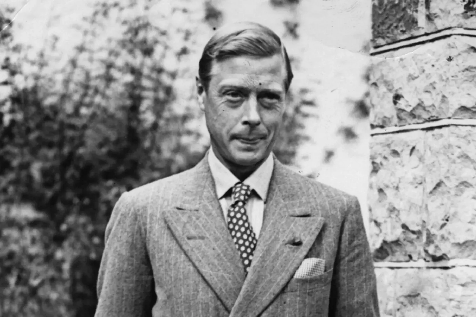 VIII. Edwárd kettősoros öltönyben.